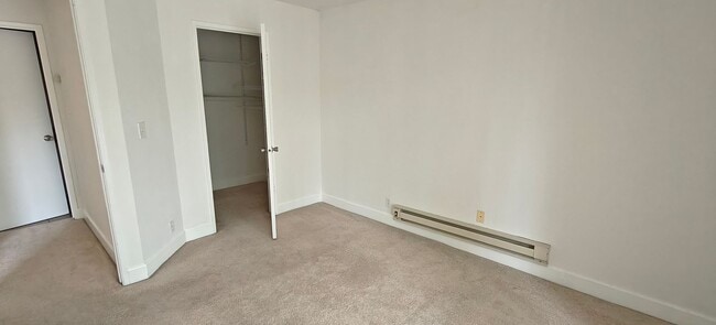 Building Photo - Modern 1BR/1BA Condo Available Now