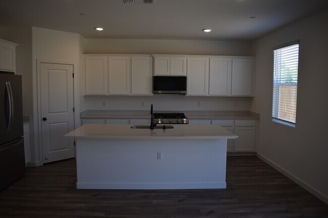 Building Photo - 4123 Scarlet Ct