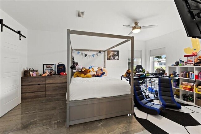 Building Photo - 10792 Queen Palm Ct