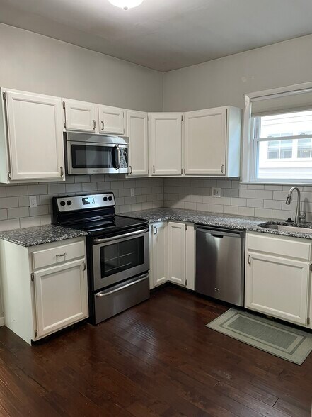 Building Photo - 622 N Forest Ave