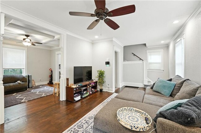 Building Photo - Great 2 bedroom 2 FULL bathrooms remodeled...