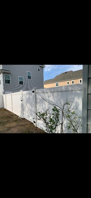 Building Photo - 17 4th St