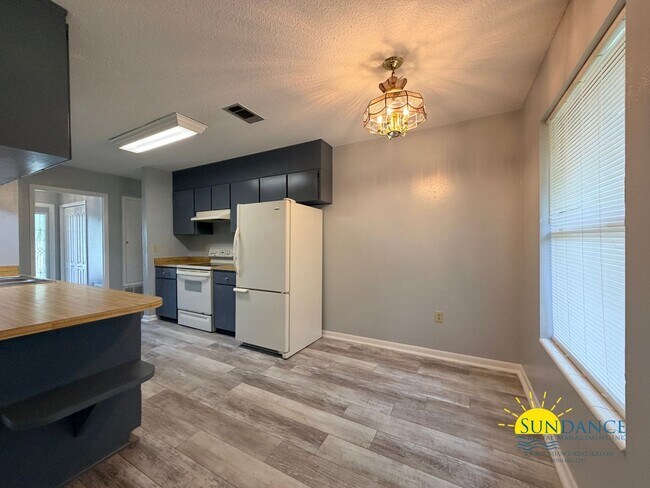 Building Photo - Comfortable 3BR Home in Fort Walton Beach Near Hurlburt Field & Eglin AFB!