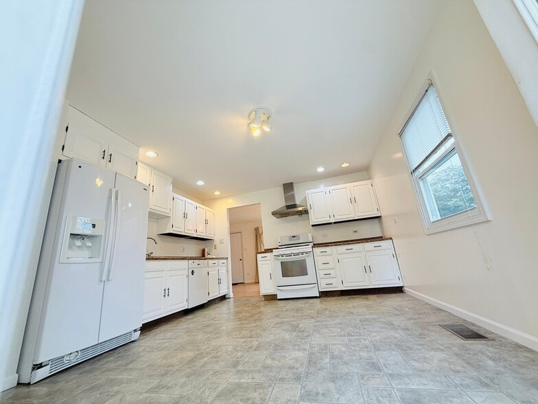 Building Photo - 2904 Stork Ct