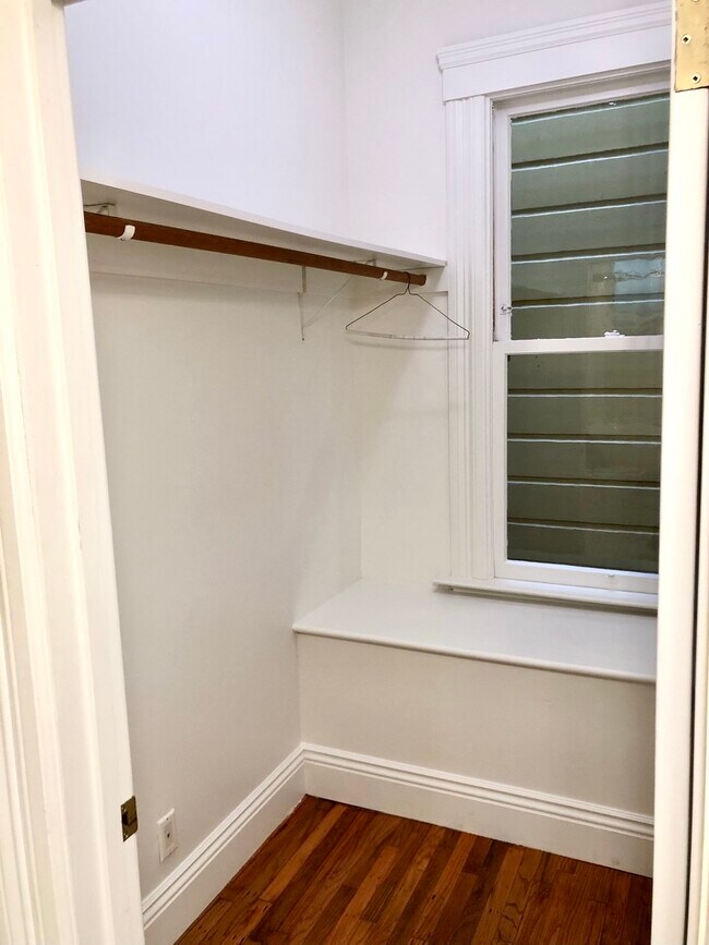 Walk-in closet - 1528 Fulton Street