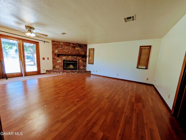 Building Photo - 2828 W Ave O 8