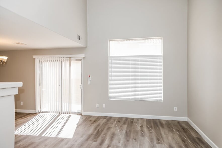 Building Photo - 2385 Cliffwood Dr