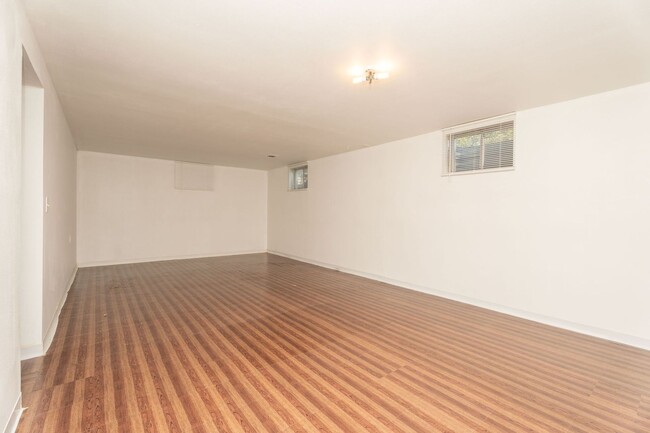 Building Photo - $500 off December for IMMEDIATE MOVE IN - ...