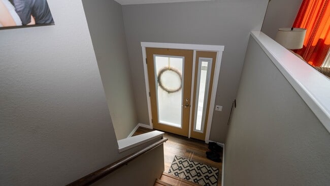 Building Photo - 3 Bed 2.5 Bath Home