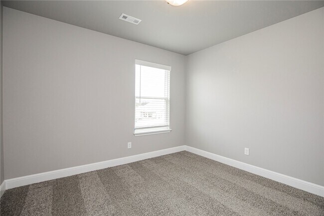 Building Photo - 2010 Periwinkle Pl