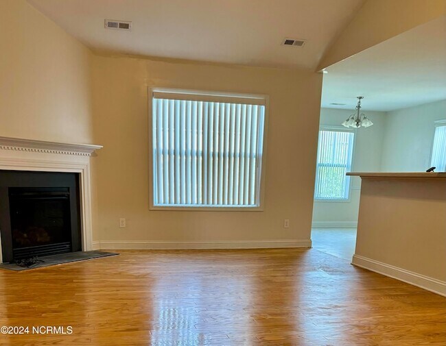 Building Photo - 7109 Verona Dr