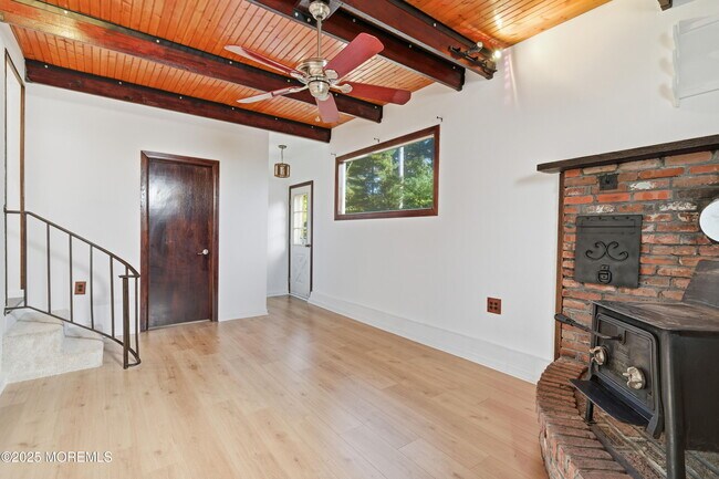 Building Photo - 218 Holly Ave