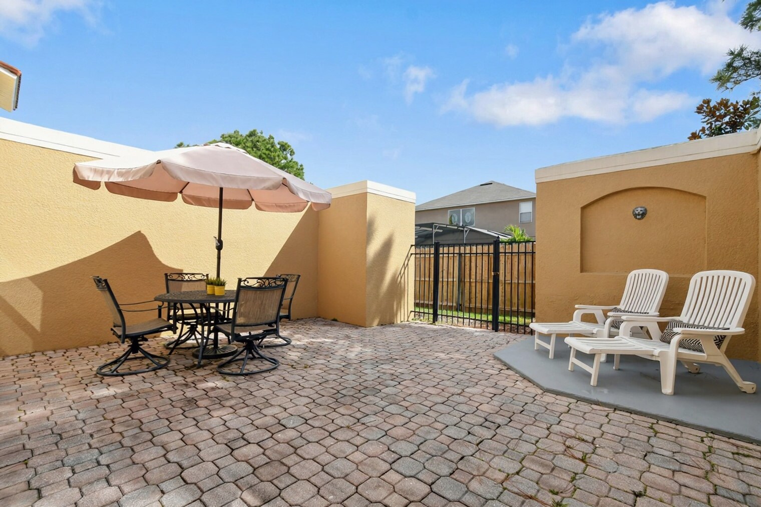 Building Photo - 139 Pompano Beach Dr