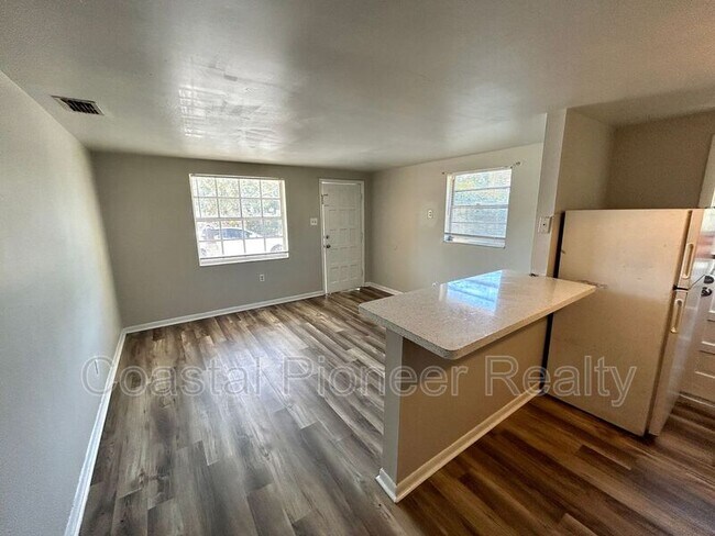 Building Photo - 1016 E Seneca Ave