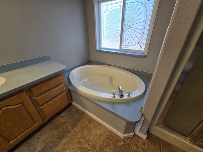 Building Photo - Beautiful Country Home, Powell Butte