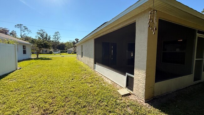 Building Photo - 10 Zebrawood Ct