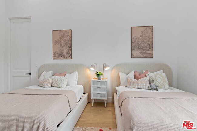 Building Photo - 4535 Haskell Ave