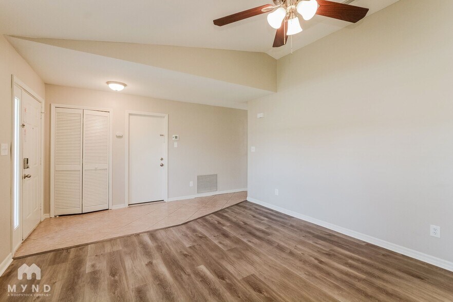 Building Photo - 8712 Grandee Dr