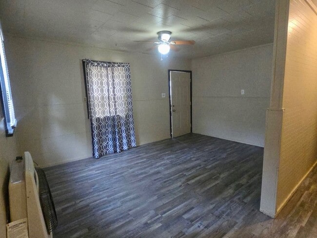 Building Photo - Two Bedroom Home for Rent!