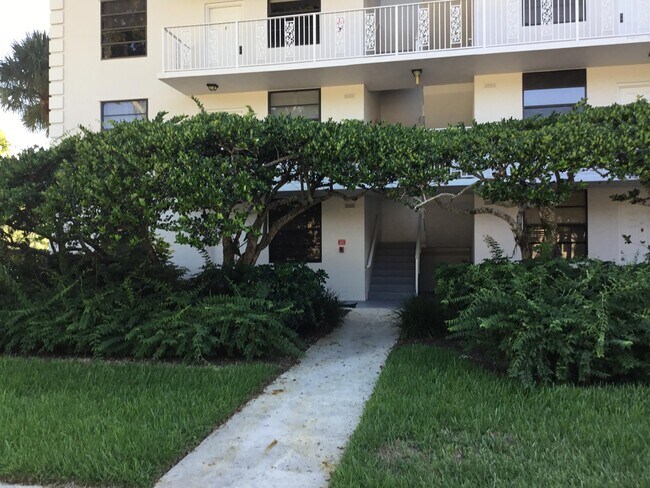 Building Photo - 3636 Whitehall Dr