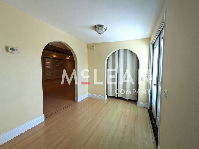 Building Photo - 511 Calle Roca