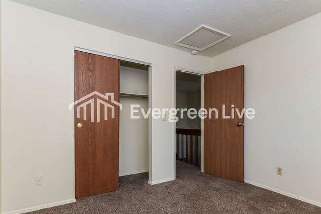 Building Photo - 2419 Cross Village Dr