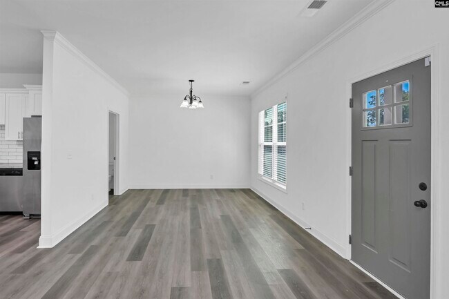 Building Photo - 2035 Rosewood Dr