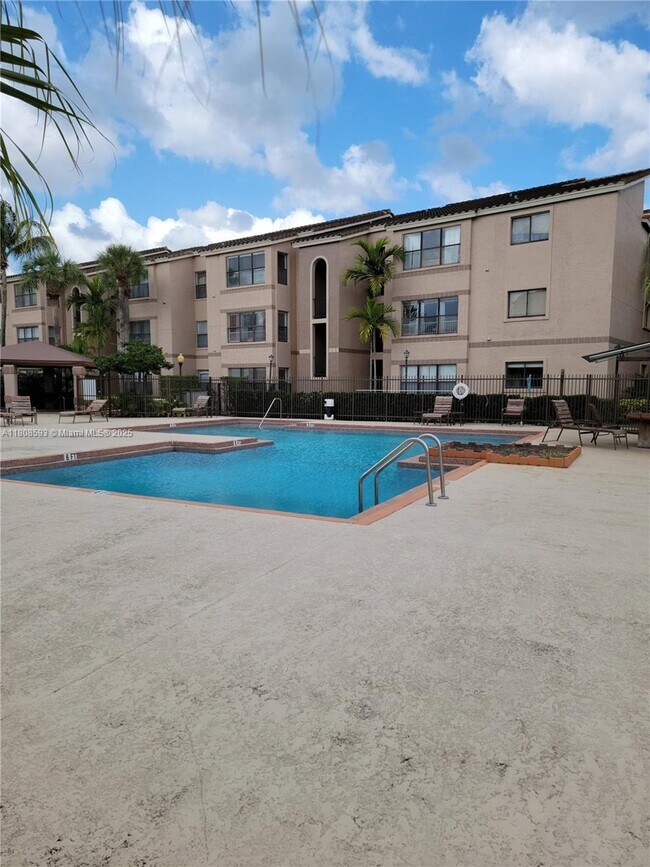 Building Photo - 2846 S University Dr
