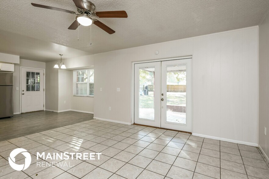 Building Photo - 104 Lighter Log Ln