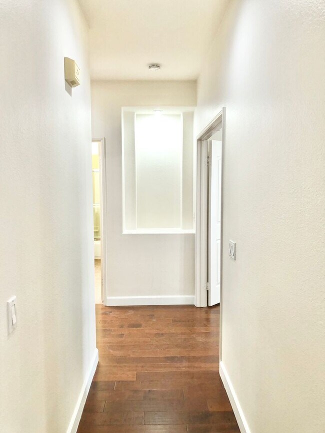 Building Photo - Wonderful Single Story Home, Quiet Neighbo...