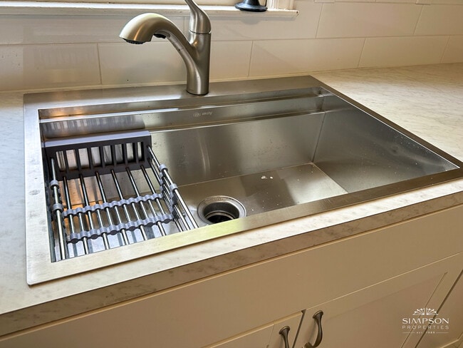 Building Photo - 4105 Abbeydale Dr