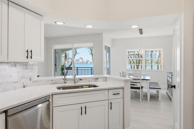 Building Photo - 3255 NE 184th St