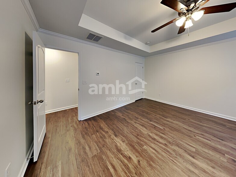 Building Photo - 977 Grenier Terrace NE