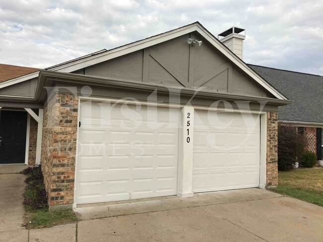 Building Photo - 2510 Bentley Dr