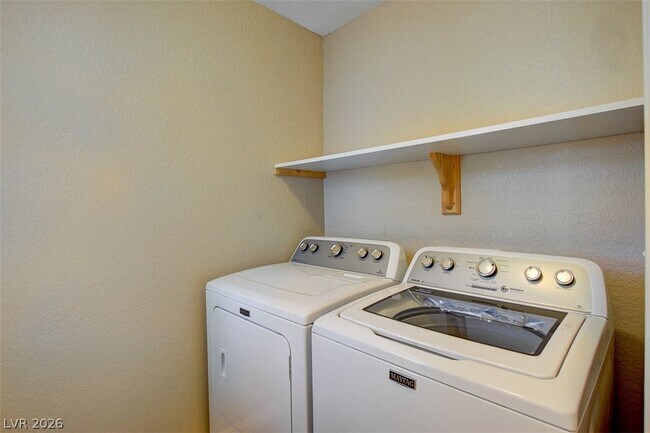 Building Photo - 2302 Fairbourne Way