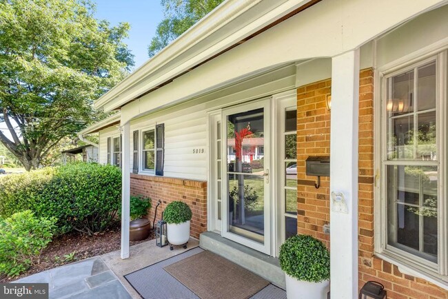 Building Photo - 5019 Fleming Dr