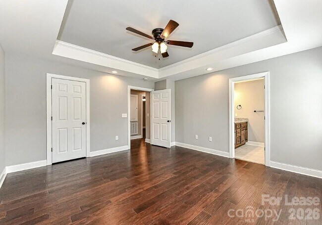 Building Photo - 704 N Main St