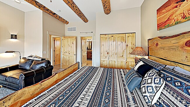 Building Photo - 3374 S Village Loop