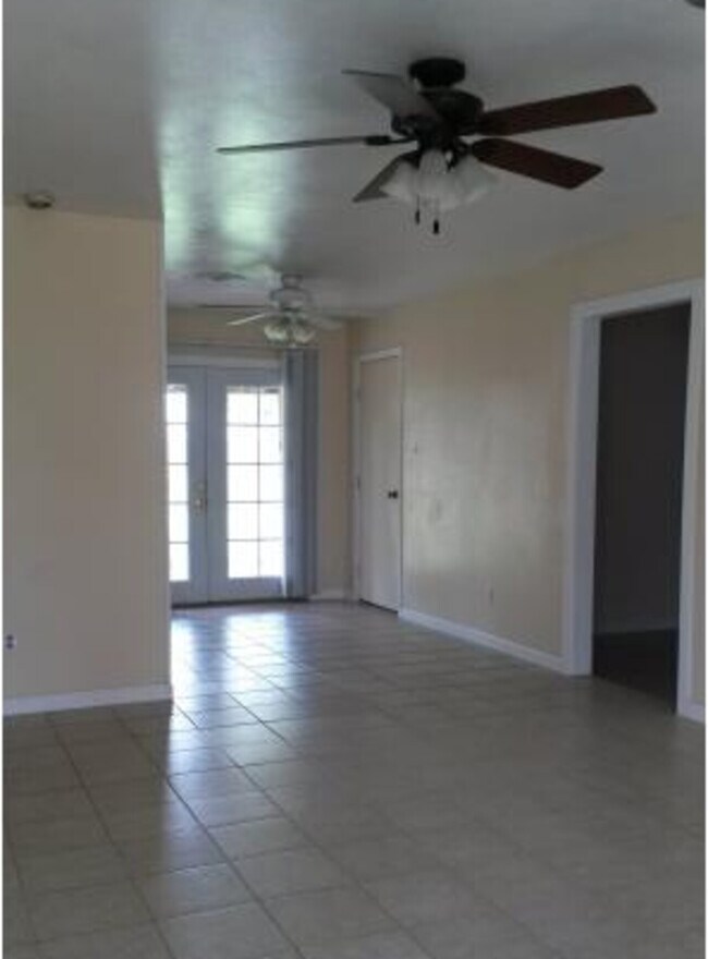 Building Photo - 112 Manson Dr