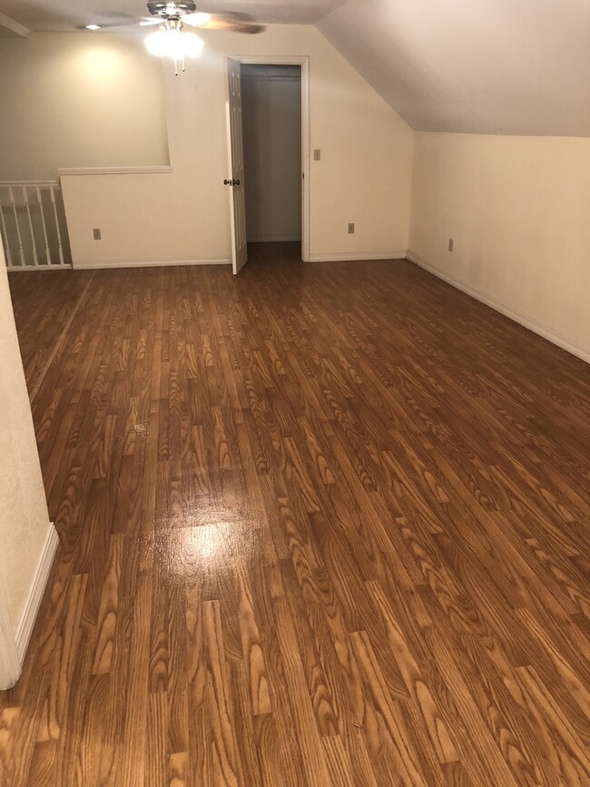 Building Photo - Duplex located in College Hill