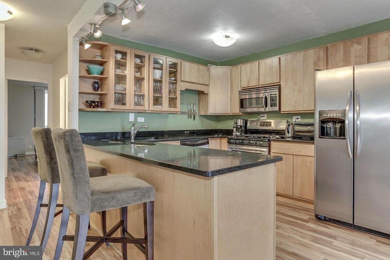 Kitchen - 2201 L St NW
