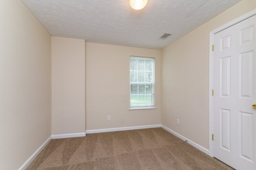 Building Photo - 9670 Crestview Terrace