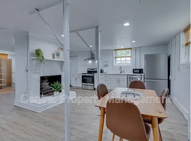 Building Photo - 1126 N Hwy 25 Bypass