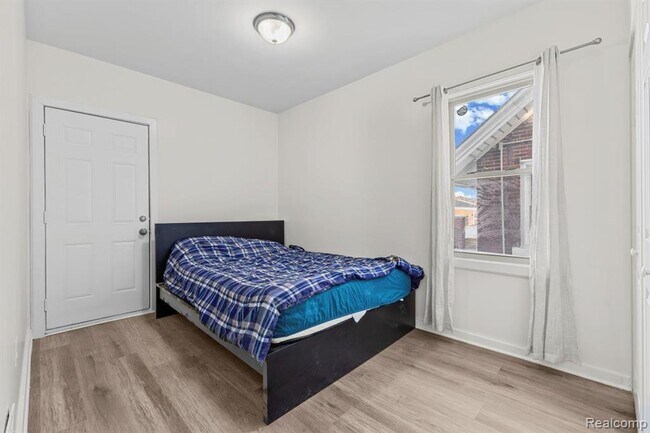 Building Photo - 1936 Atkinson St