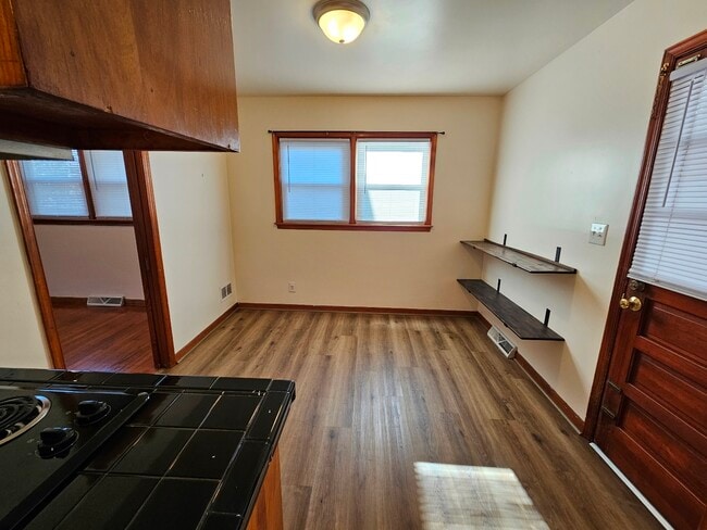 Building Photo - 333 6th St SW