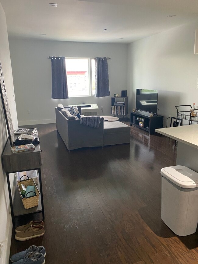 Building Photo - 407 56th St