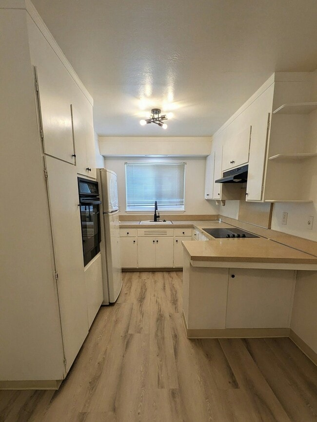 Building Photo - 1726 Sequoia Ave