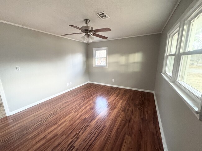 Building Photo - 2561 Allan Way