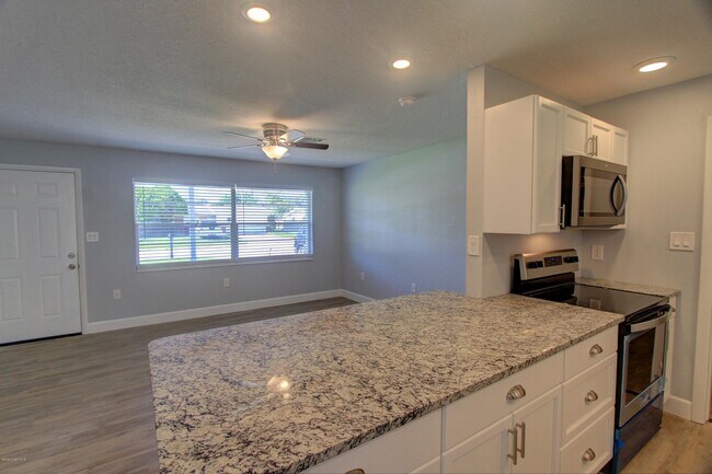 Building Photo - 3210 Westwood Dr