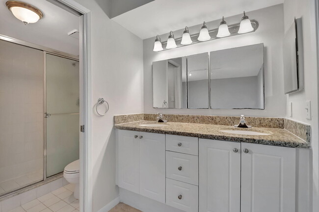 Building Photo - 950 Lavers Cir